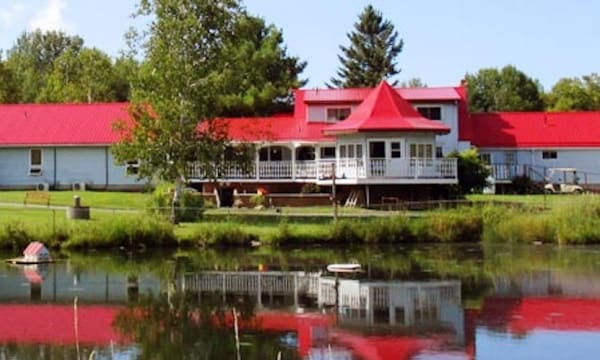 Golden Pond Retirement Residence — photo 2