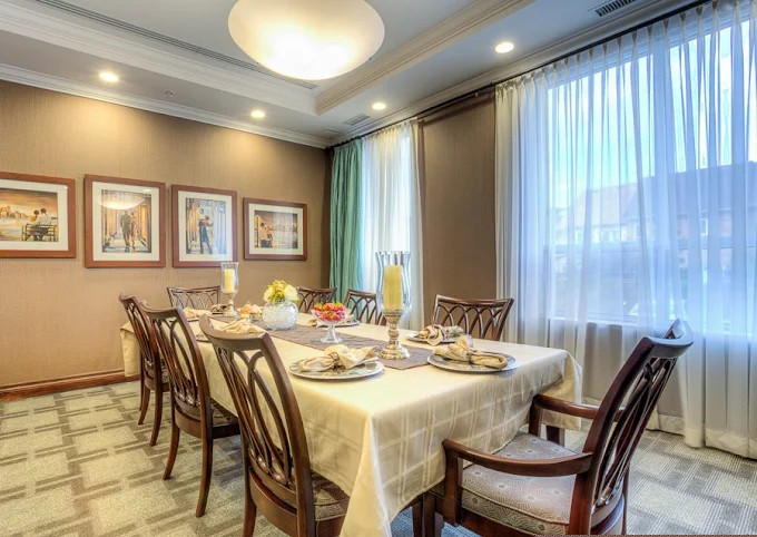 Chartwell Hollandview Trail Retirement Residence — photo 3