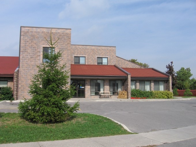 Caressant Care - Lindsay Long-Term Care and Retirement Home — exterior or featured photo