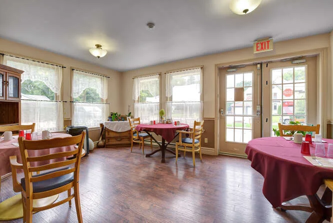 Maplewood Manor — photo 2