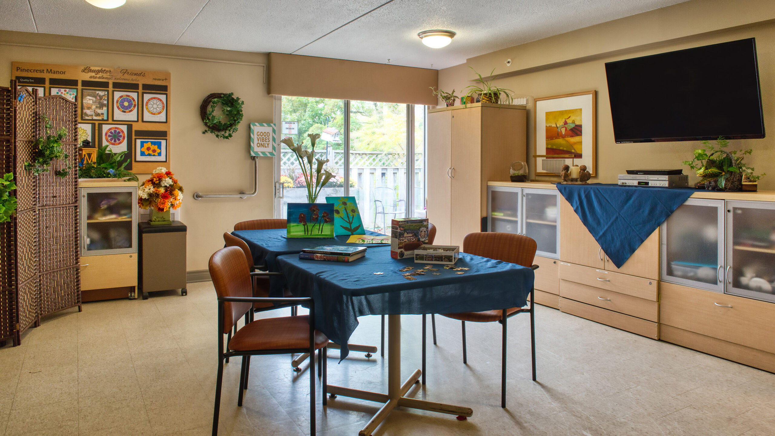 Pinecrest Manor — photo 2