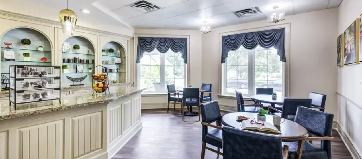 Chartwell Queen's Square Retirement Residence — photo 2