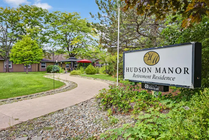 Hudson Manor — photo 2