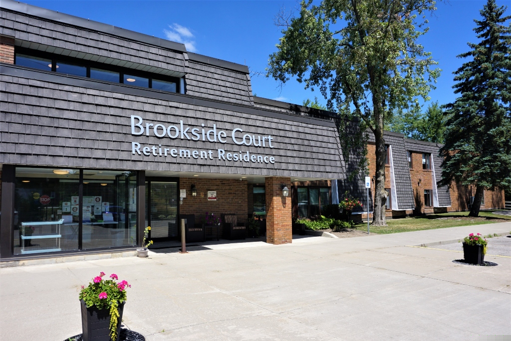 Brookside Court/ Hilltop Place — photo 3