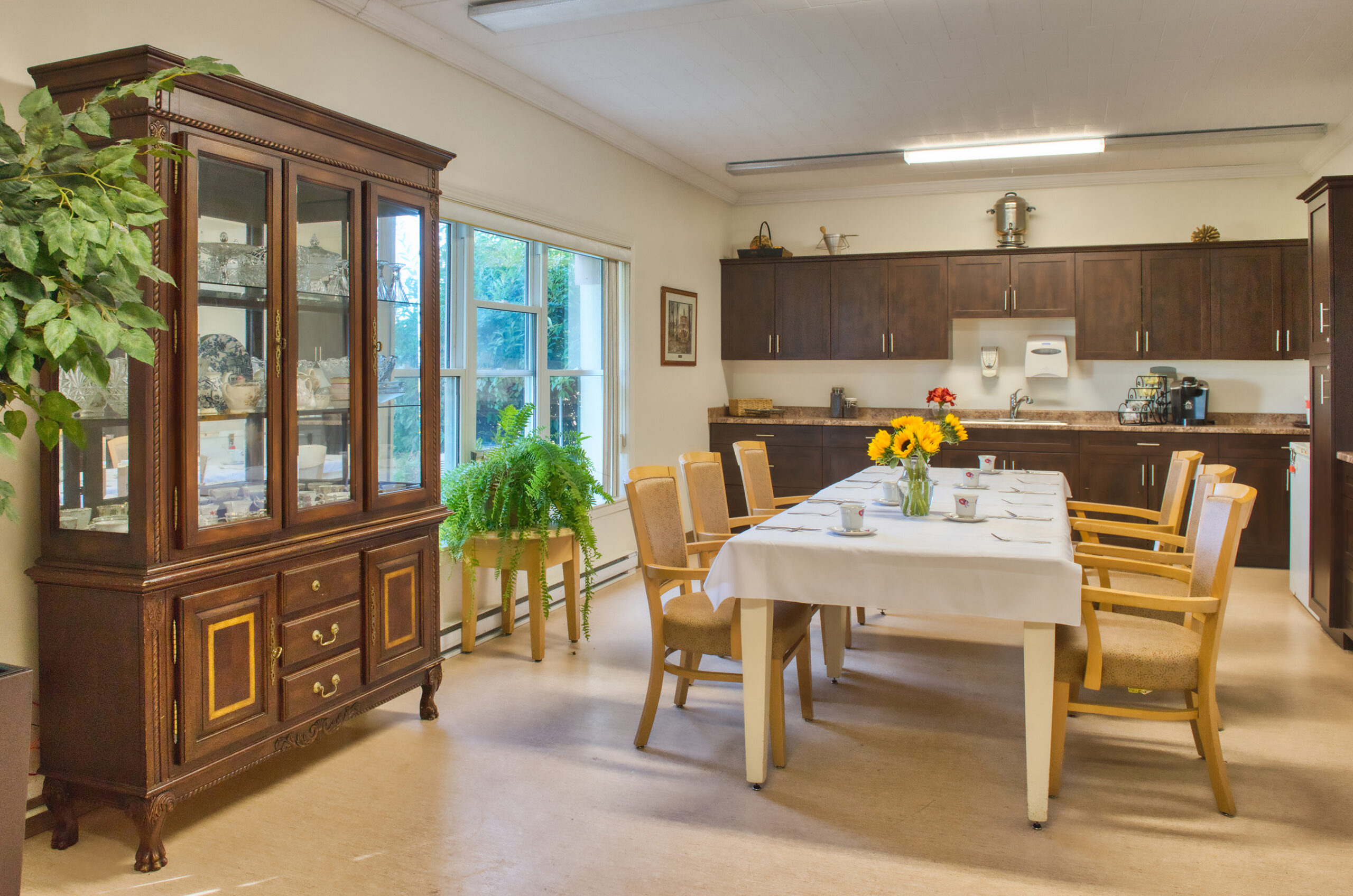 Hillside Manor — photo 3