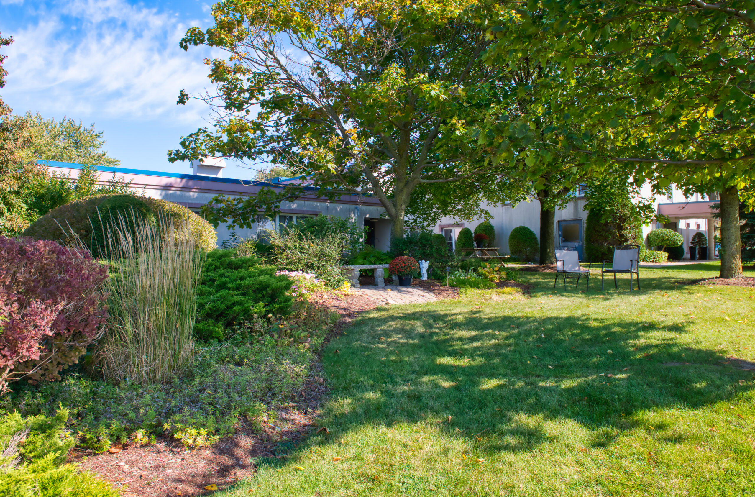 Hillside Manor — photo 2