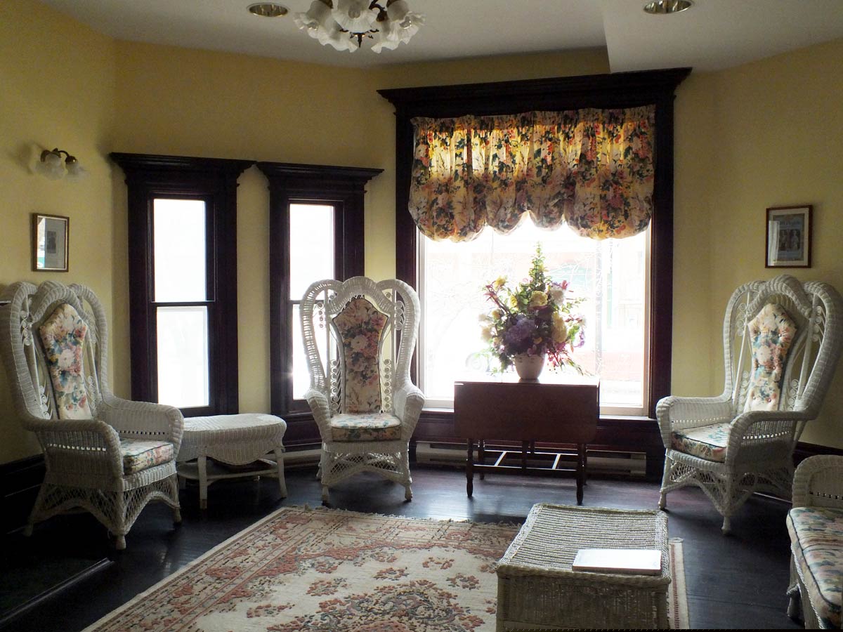 Buckingham Manor — photo 2
