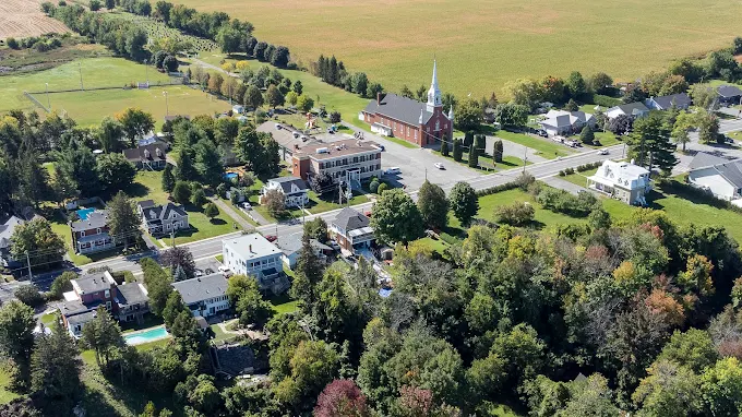 Manoir Carillon Manor — exterior or featured photo