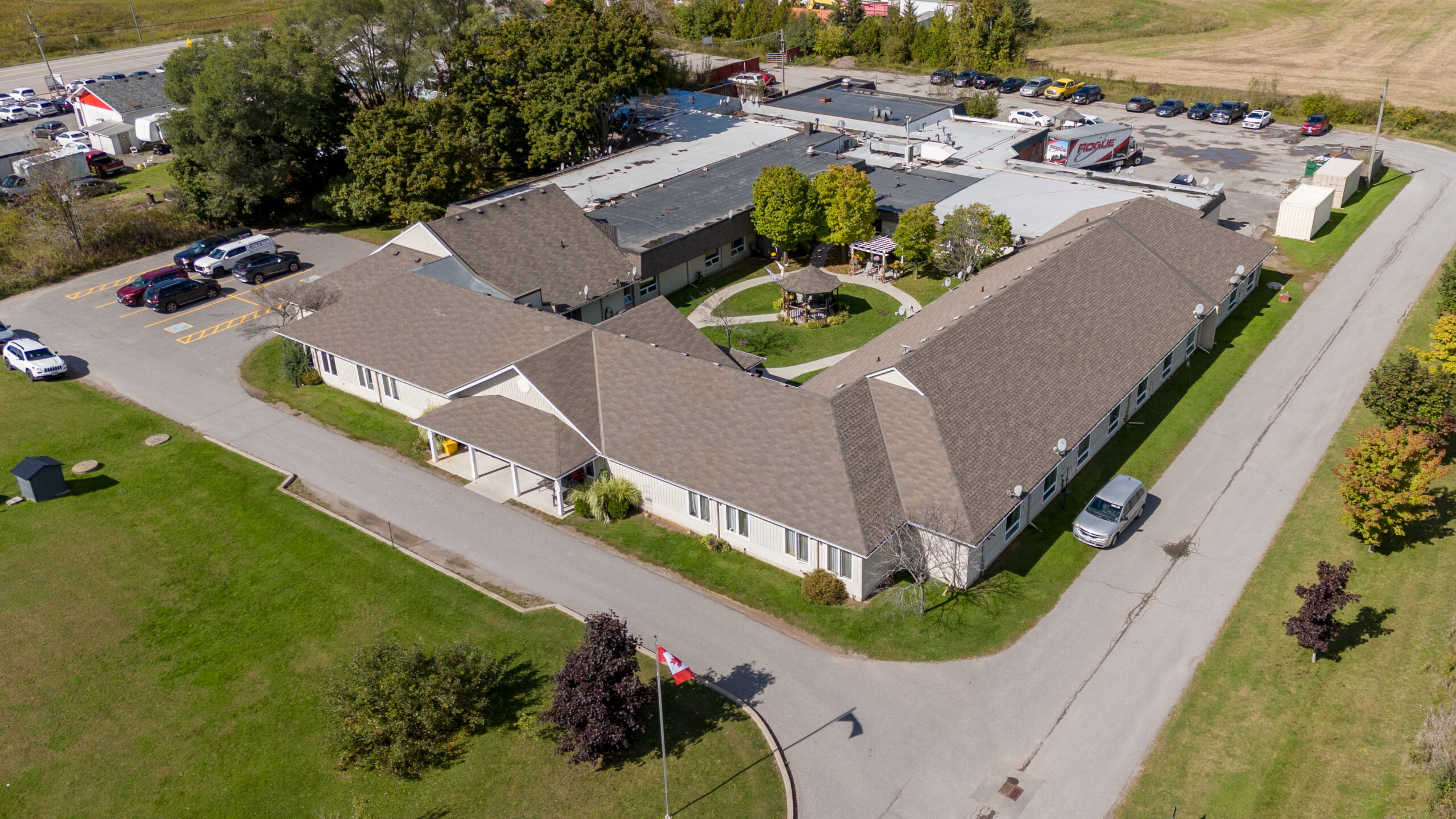 Springdale Country Manor — photo 2