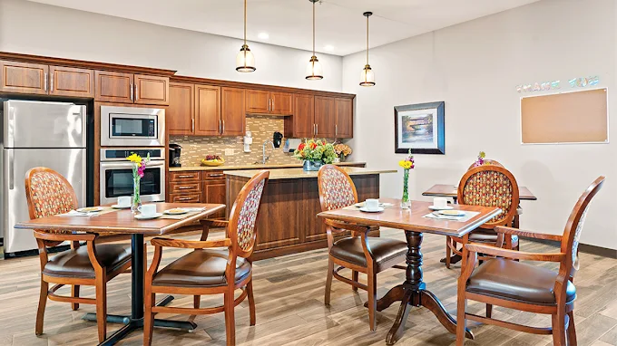 Chartwell Collegiate Heights Retirement Residence — photo 2