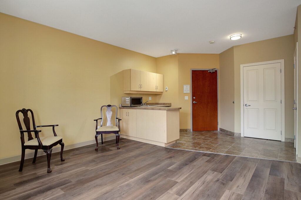 Beechwood Manor — photo 2