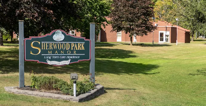 Sherwood Park Manor — photo 2