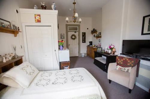 Livingstone Manor Retirement Residence — photo 2