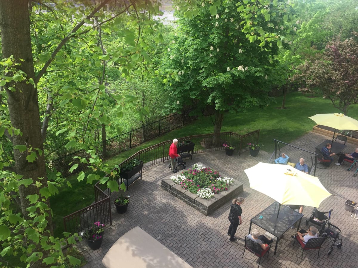 Queens Avenue Retirement Residence — photo 3