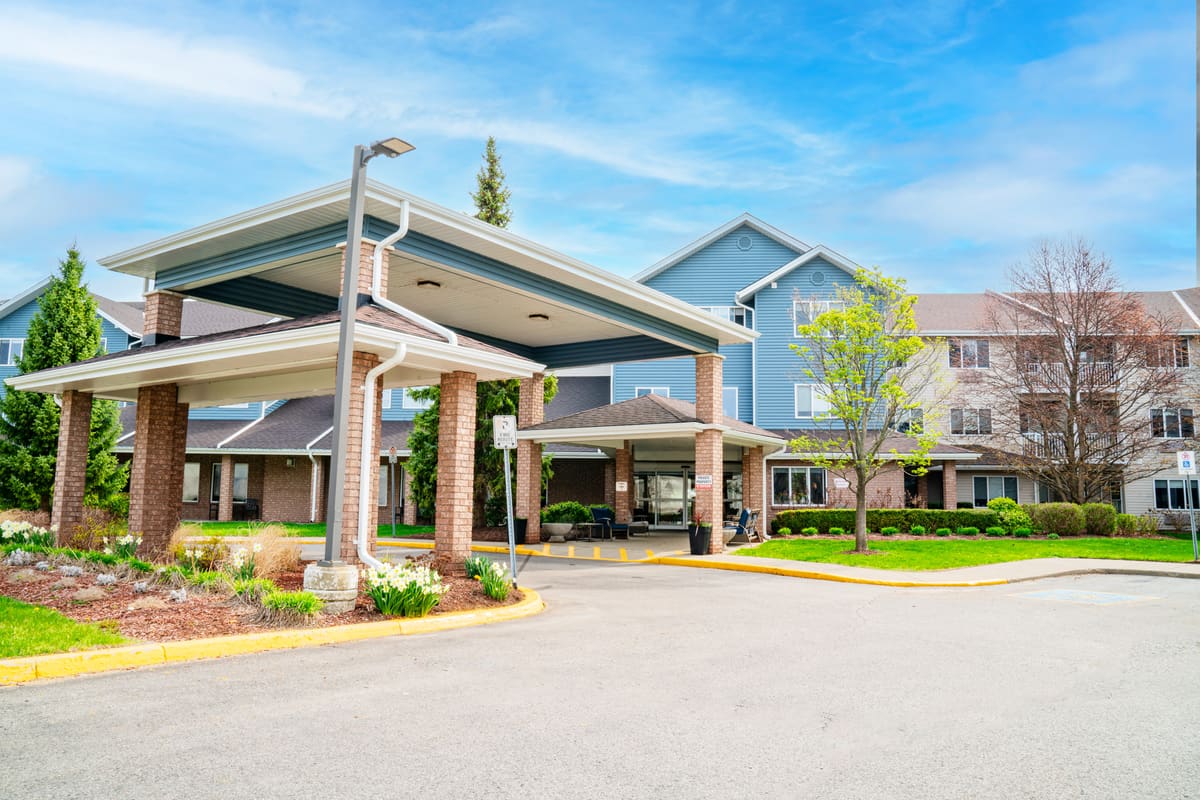 Fairwinds Lodge Retirement Residence — exterior or featured photo
