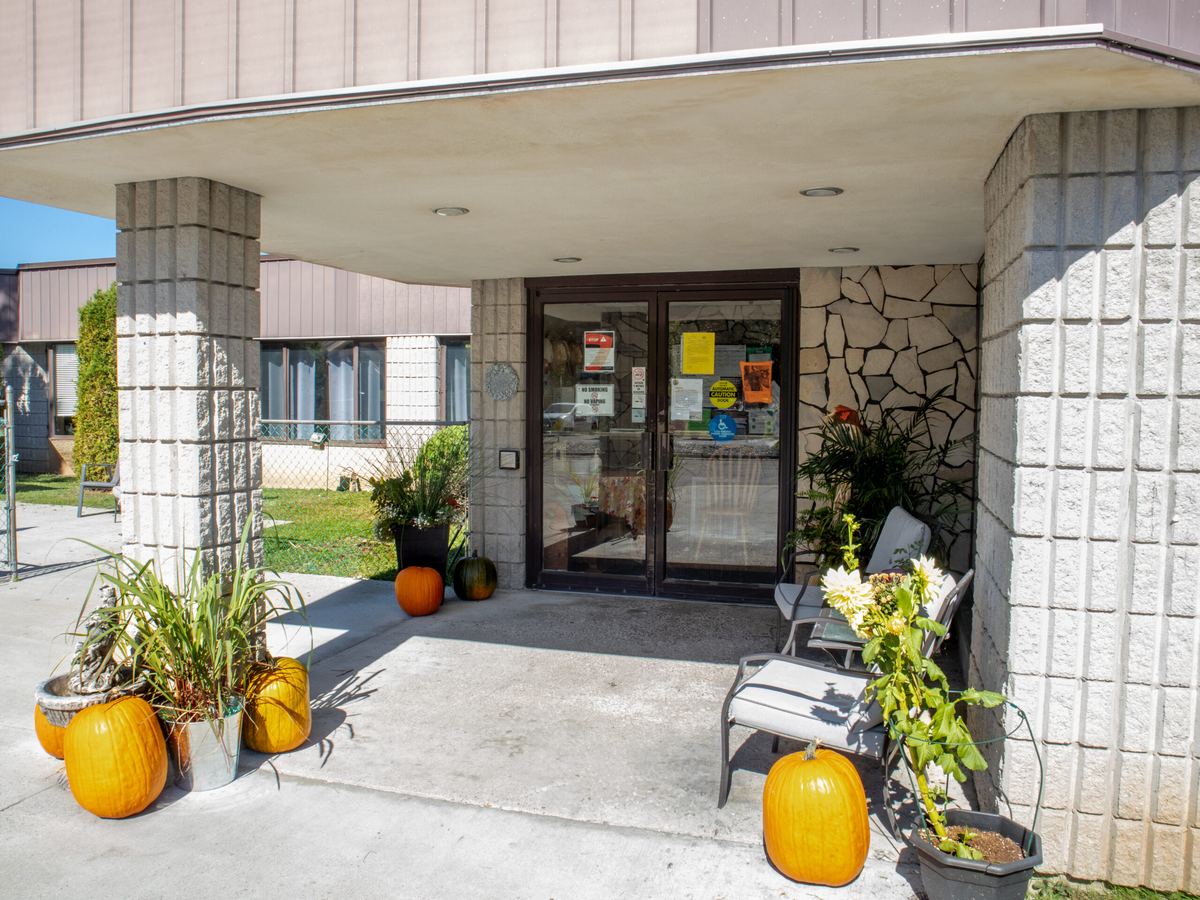 Burnbrae Gardens Long Term Care Residence — exterior or featured photo