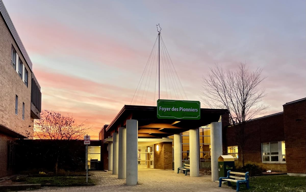 Foyer Des Pionniers — exterior or featured photo
