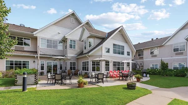 Chartwell Collegiate Heights Retirement Residence — exterior or featured photo