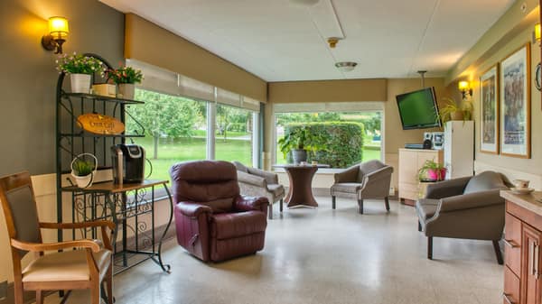 Pinecrest Manor — photo 2