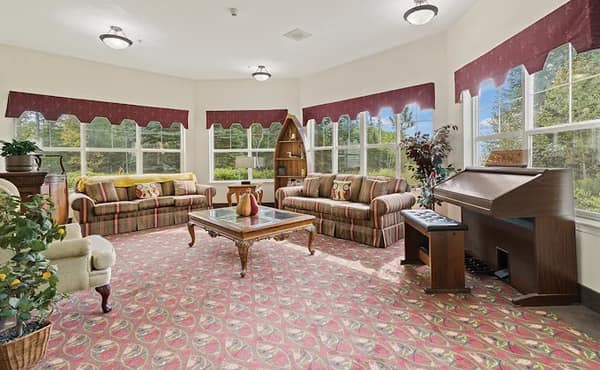 Chartwell Glacier Ridge Retirement Residence — photo 2