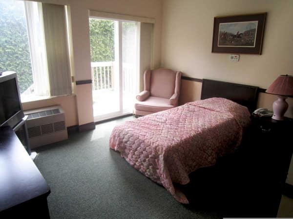 Buckingham Manor — photo 3