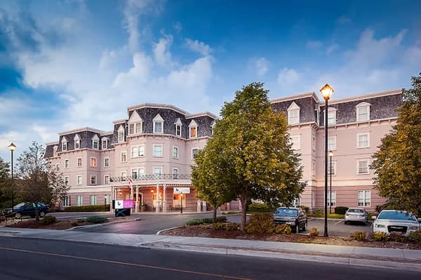Chartwell Terrace on the Square Retirement Residence — exterior or featured photo