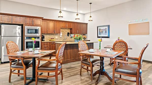 Chartwell Collegiate Heights Retirement Residence — photo 2